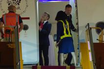 Emmanuel Macron in Brigitte Macron klofuta