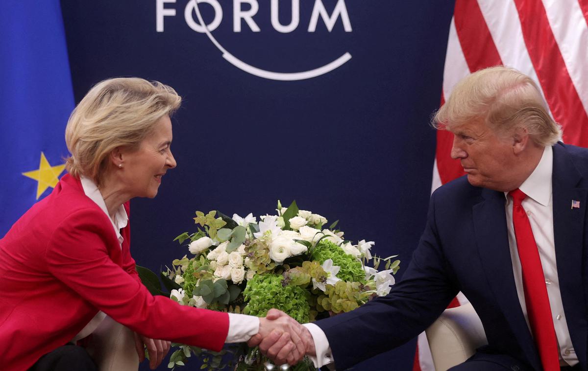 Donald Trump in Ursula von der Leyen leta 2020 | Ameriški predsednik Donald Trump je v nedeljo po pogovoru s predsednico Evropske komisije Ursule von der Leyen na svojem družbenem omrežju Truth Social objavil, da bo uvedbo 50-odstotnih carin na uvoz iz EU preložil s 1. junija na 9. julij. | Foto Reuters