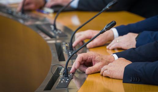 DZ za 11. oktober razpisal tri posvetovalne referendume