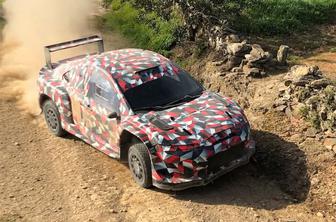 Ali Toyota zares vrača celico? Skrivnostni dirkalnik ujet na testiranju. #foto