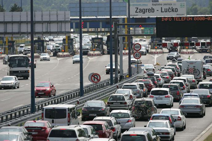 avtocesta, Hrvaška | Podjetje Hrvatske autoceste (Hac), ki upravlja večino avtocestnega omrežja na Hrvaškem, je od začetka minulega leta do 26. decembra ustvarilo 3,01 milijarde kun (400 milijonov evrov) prihodkov od cestnin, kar je najvišji znesek doslej. | Foto STA
