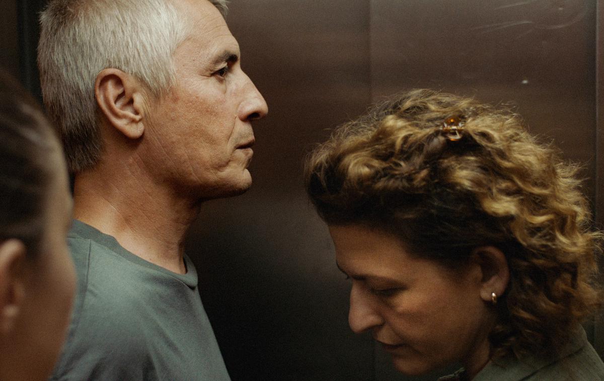 Sramota in denar | Astrit Kabashi in Flonja Kodheli v filmu Sramota in denar | Foto Janis Mazuch