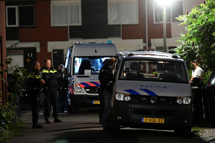 streljanje Nizozemska | Policisti so še vedno na kraju dogodka. | Foto Reuters