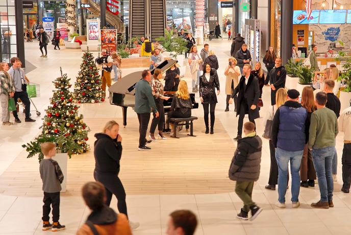 Praznični Flash Mob: ko se srečata okus in glasba – za dober namen