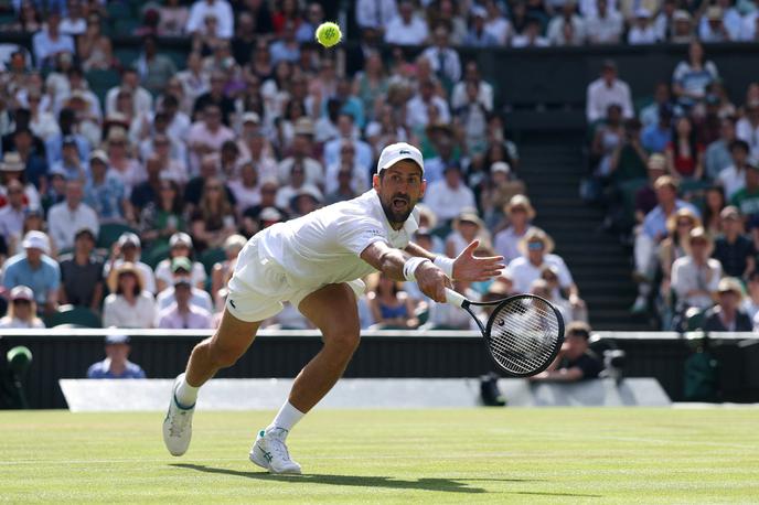 Wimbledon Novak Đoković | Novak Đoković je ruskega tekmeca premagal po treh urah in pol igre. | Foto Reuters