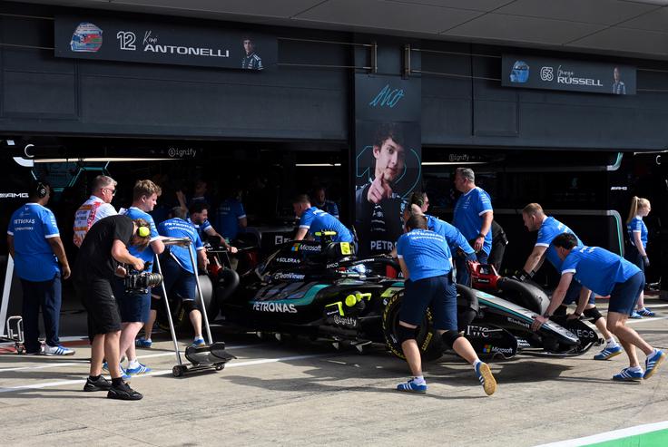 Kimi Antonelli je bil s svojim Mercedesom drugi. Italijan je vodilni v letošnjem svetovnem prvenstvu. | Foto: Reuters