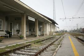 Železniška postaja Vižmarje.