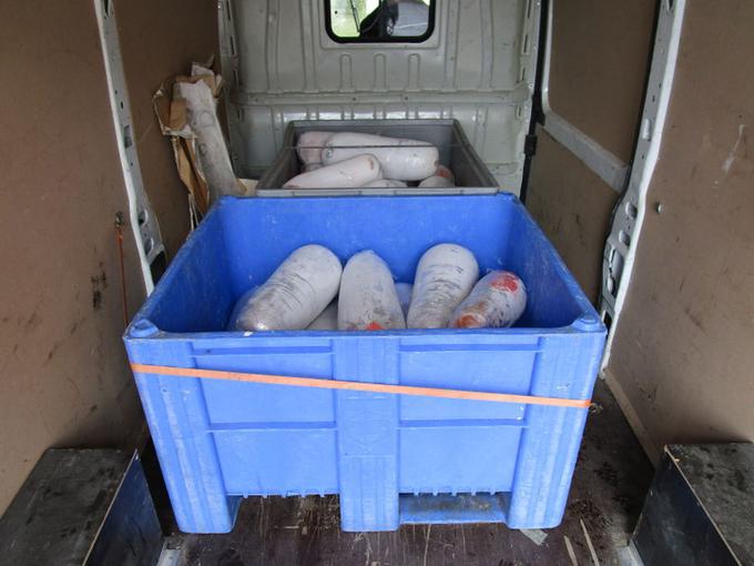 Slovenec je 600 kilogramov mesnega pripravka za kebab prevažal v vozilu, ki ni imelo vgrajenega hlajenja. | Foto: Nemška policija