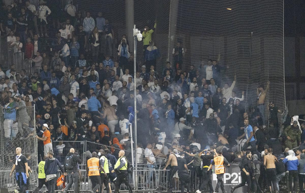 Angers : Marseille izgredi | Zavrelo je med navijači na tekmi med Angersom in Olympiquom iz Marseilla. | Foto Guliverimage