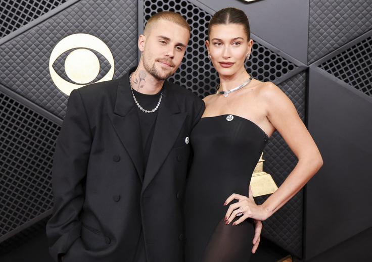 Justin in Hailey Bieber sta nosila broški z napisom Ice out. | Foto: Reuters