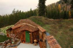 Zgradila sta si hišo hobitov iz Gospodarja prstanov