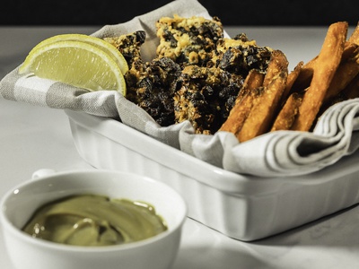 Fish & Chips po prleško: Recept s postrvjo in bučnim oljem, ki ga boste želeli pripraviti znova in znova