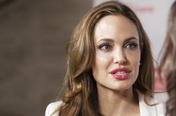 Vsi kopirajo prstan Angeline Jolie