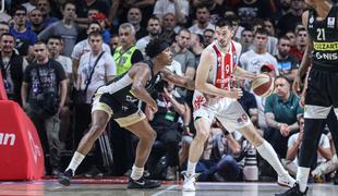 Nov navijaški incident v Beogradu, Zvezda podaljšala finale