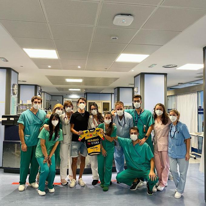 Na obisku v univerzitetni bolnišnici v Bilbau, kjer je Vader opravil prvi del zdravljenja po hudem padcu. | Foto: Instagram/Milan Vader