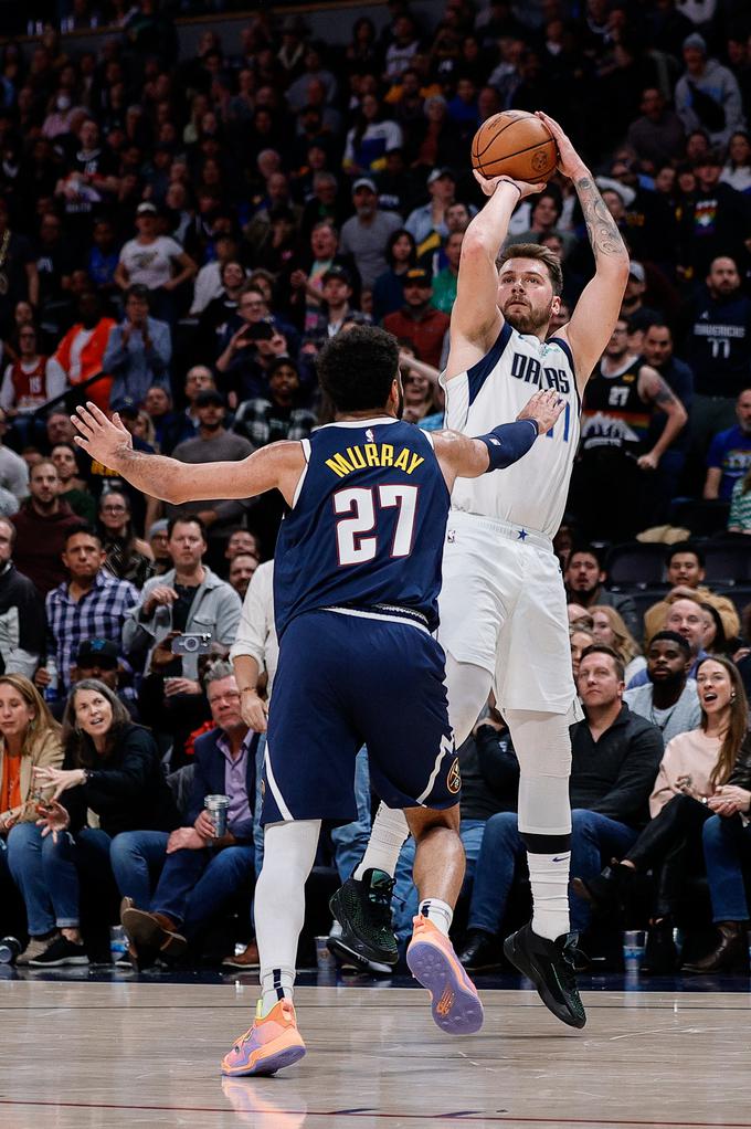 Luka Dončić je v zadnji četrtini iz igre zgrešil kar nekaj pomembnih metov, a velja podobno tudi za Jamala Murrayja. | Foto: Reuters