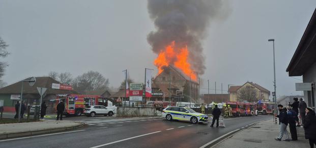 Požar v Beltincih še ni pogašen: zaprite okna in ostanite doma #foto #video