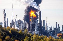 Eksplozija in požar v največji kanadski naftni rafineriji #video