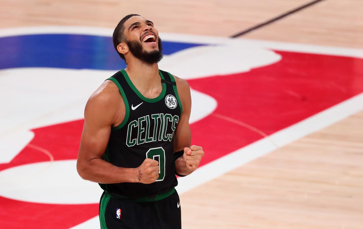 Jayson Tatum Boston | Goran Dragić in Miami Heat se bosta v finalu vzhodne konference pomerila z Bostonom. Na fotografiji: Jayson Tatum se veseli napredovanja v nov krog prvenstva. | Foto Reuters