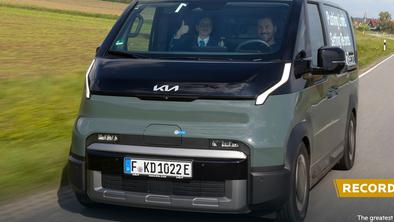 Nov Guinnessov rekord: električni kombi skoraj 700 kilometrov daleč #foto