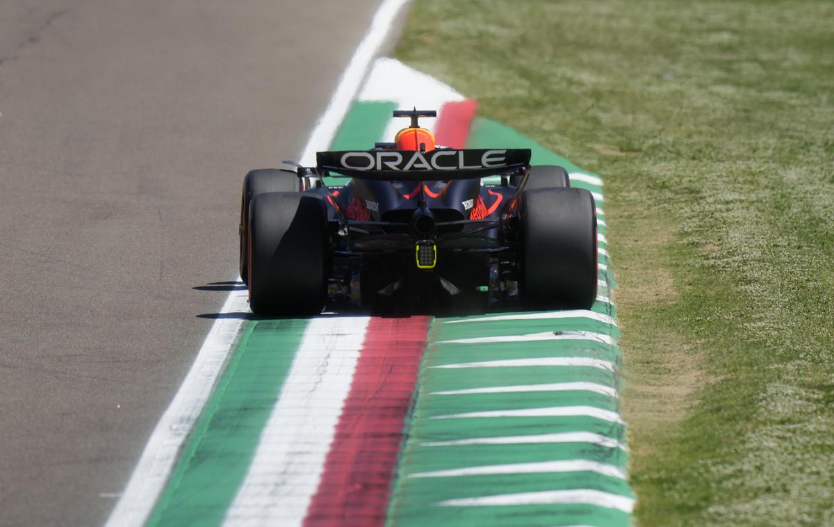 Imola Max Verstappen Red Bull | Max Verstappen je tudi v Imoli dosegel "pole position", njegov sedmi letos in že 39. v karieri dirkača formule 1. | Foto Reuters