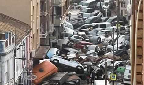 Grozovite poplave, debela toča in divjanje tornada: več ljudi izgubilo življenje #video