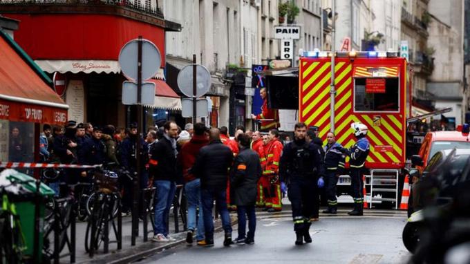 Streljanje v središču Pariza se je zgodilo v petek okoli poldneva.  | Foto: STA/Katja Kodba