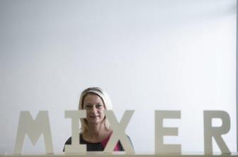 Maša Okršlar Popovič: Oblikovalec je prevajalec v vidni jezik