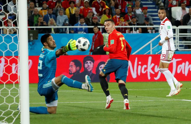 Iago Aspas je Špancem v sodnikovem podaljšku priigral remi (2:2) in prvo mesto v skupini B. | Foto: Reuters