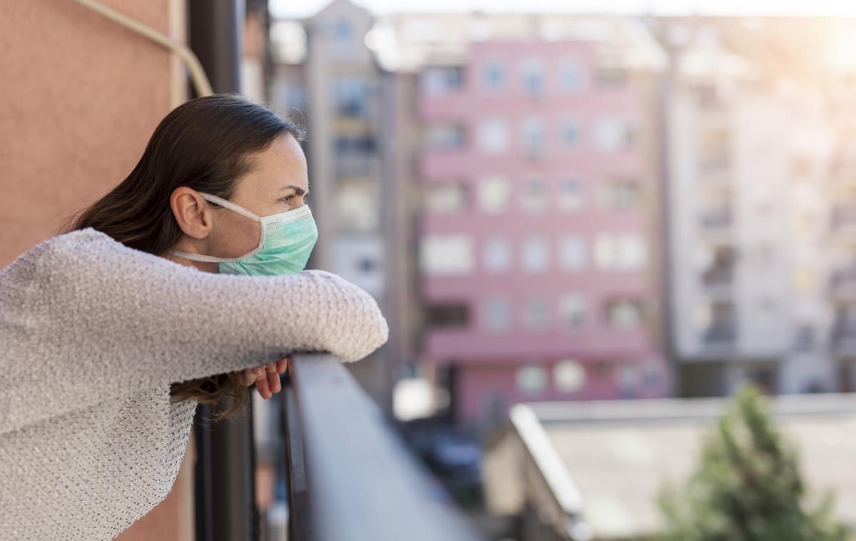 Karantena. Osamljenost. Koronavirus. Izolacija. | Največ kršitev so ugotovili v okviru nadzora nad spoštovanjem ukrepa karantene na domu in izolacije. | Foto Getty Images