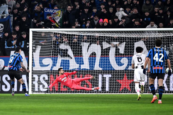 Gianluca Scamacca je z bele točke zadel za vodstvo Atalante z 1:0. Na kncu je Juventus padel z 0:3. | Foto: Guliverimage