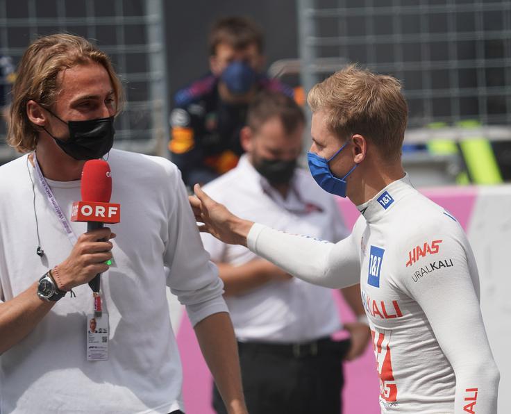 Spoprijateljil se je tudi z Mickom, s sinom Michaela Schumacherja, ki danes vozi v formuli ena (na fotografiji v Spielbergu na dirki formule ena leta 2021). | Foto: Profimedia