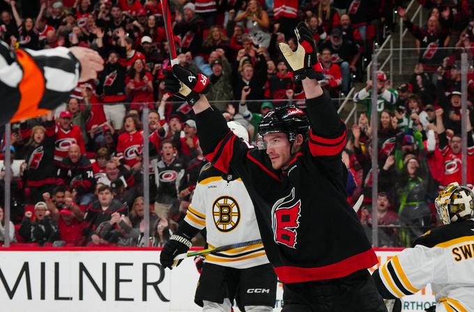 Carolina Hurricanes je s kar 8:2 odpravila Boston. | Foto: Reuters