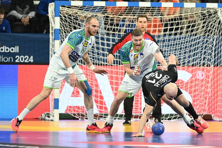 Slovenci razen uvodnih nekaj minut niso imeli odgovora na špansko igro. | Foto: RZS