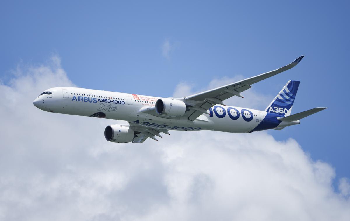 Airbus A350-1000 | Posel bi bil vreden več kot devet milijard dolarjev po kataloških cenah iz leta 2018, ki pa jih je Airbus postopoma ukinil, saj se končne prodajne cene razlikujejo glede na pogodbene pogoje in različico letala, navaja AFP. | Foto Guliverimage