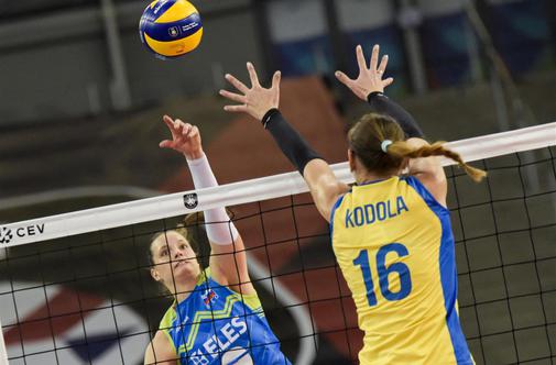 Prek Ukrajine v izločilne boje