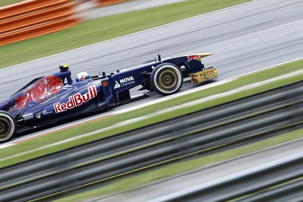 Avstralec Daniel Ricciardo v Silverstonu kralj dežja