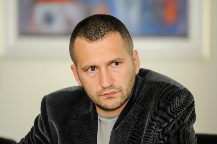 "Damir Črnčec ostaja za nas nesprejemljiv. Pogovori se nadaljujejo, podpisa protokola naslednji teden pa ne bo," je včeraj dejal koordinator stranke Levica Luka Mesec, ki se sprašuje, ali si na vladni strani sodelovanja z Levico sploh še želijo. | Foto: STA ,