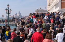 Je množični turizem uničil pristno potovalno izkušnjo?