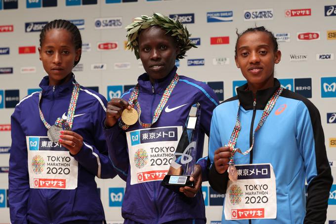 V ženski konkurenci je slavila Kenijka Lonah Chemtai Salpeter (2:17:45). | Foto: Getty Images