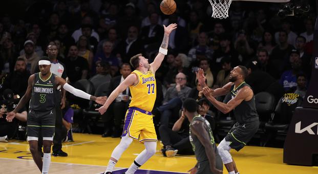 V živo: Dončiću in Lakersom se ne piše nič dobrega, debi Kleberja