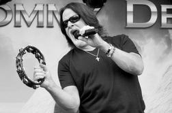 Umrl je pevec legendarne rock skupine