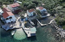 Na Pelješcu naprodaj hiša tik ob morju. Cena šokirala kupce, telefoni zvonijo vsak dan. #foto