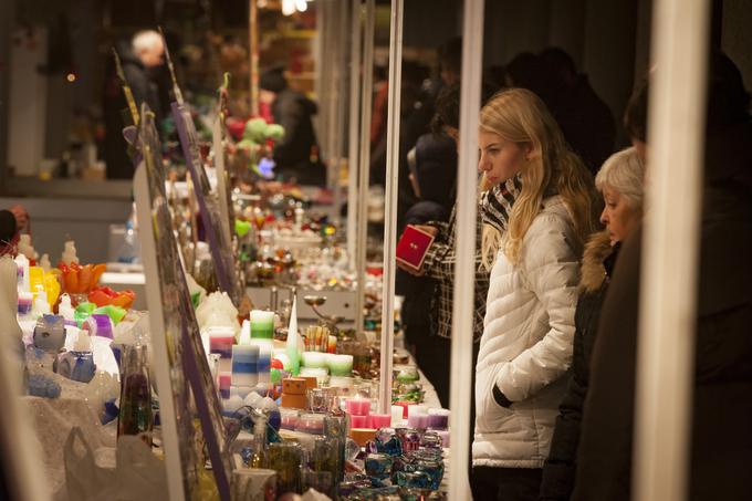 Na prvi decembrski večer se začenja tudi praznični sejem na Bregu, Prešernovem, Pogačarjevem in Kongresnem trgu ter Cankarjevem nabrežju. | Foto: Bojan Puhek