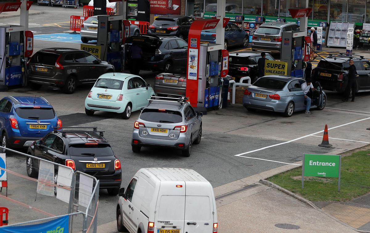 bencinska črpalka gorivo Velika Britanija | Foto Reuters