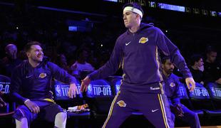 LA Lakers ob poškodbi Luke Dončića slavijo novega junaka, pri Dallasu so si oddahnili