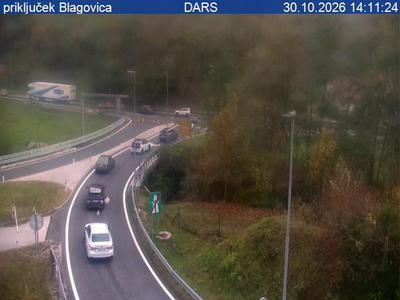 Štajerska avtocesta je zaradi prometne nesreče zaprta med priključkoma Blagovica in Trojane proti Mariboru