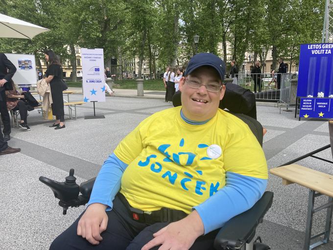 Andreja Golob zaradi cerebralne paralize že od rojstva uporablja invalidski voziček. 9. junija bo na volišče odšla sama, brez volilnega pomočnika.  | Foto: Siol.net