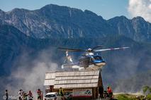 Reševalni helikopter na Vršiču