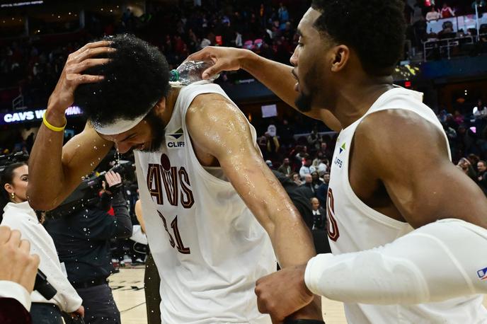 Oklahoma City Thunder | Cleveland je na derbiju prišel do 11. zaporedne zmage, s tem pa končal 15 tekem dolg zmagoviti niz Oklahome. | Foto Reuters